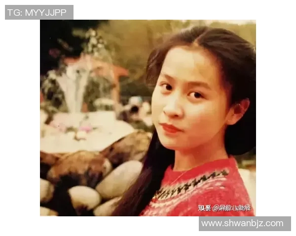 李丽的足球旅程：从青涩少女到职业球员的成长故事